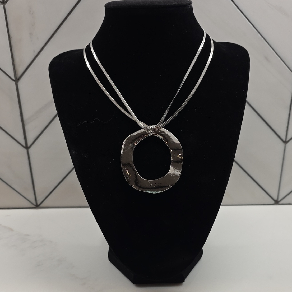 Elegant Silver Pendant Necklace